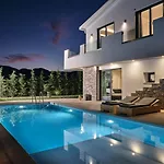 Errikos Family - Serene Environment And Private Pool, By Zantewize فيلة Áyios Kírikos
