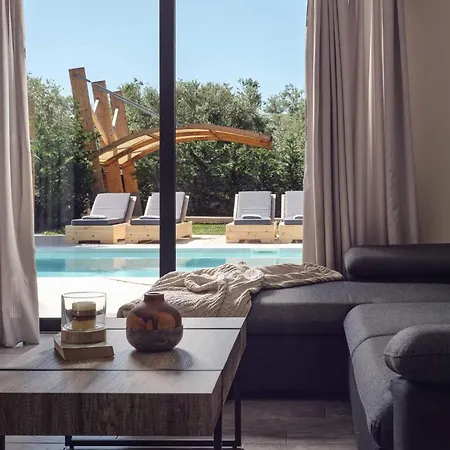 Errikos Family - Serene Environment And Private Pool, By Zantewize Vila *