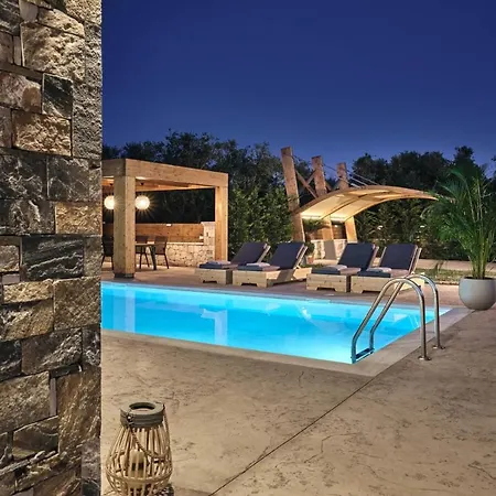 Errikos Family - Serene Environment And Private Pool, By Zantewize فيلة Áyios Kírikos