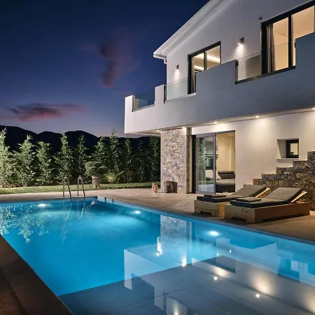 Errikos Family - Serene Environment And Private Pool, By Zantewize Vila Áyios Kírikos
