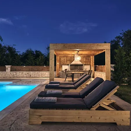 Vila Errikos Family - Serene Environment And Private Pool, By Zantewize