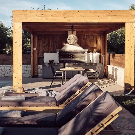 Vila Errikos Family - Serene Environment And Private Pool, By Zantewize *
