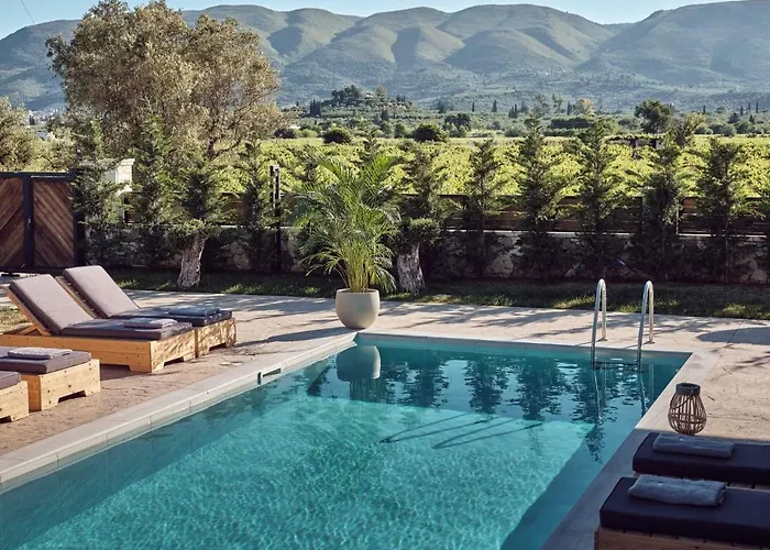 Vila Errikos Family - Serene Environment And Private Pool, By Zantewize *