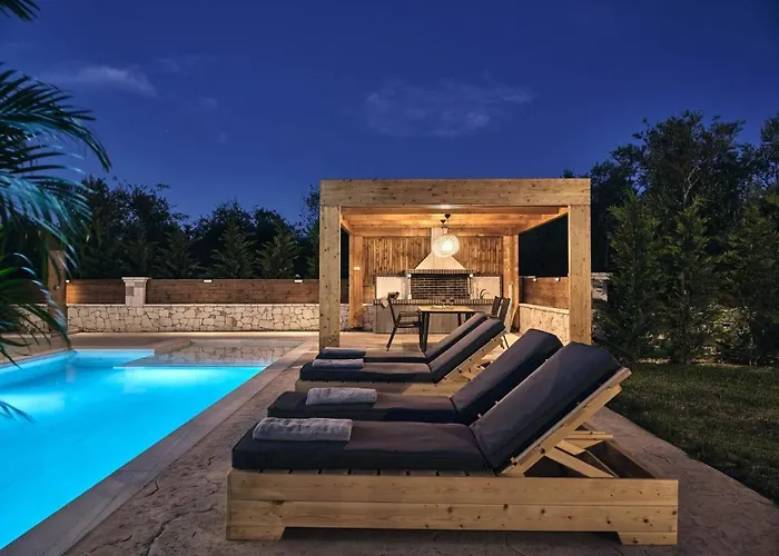 Vila Errikos Family - Serene Environment And Private Pool, By Zantewize