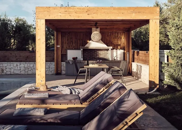 Vila Errikos Family - Serene Environment And Private Pool, By Zantewize *